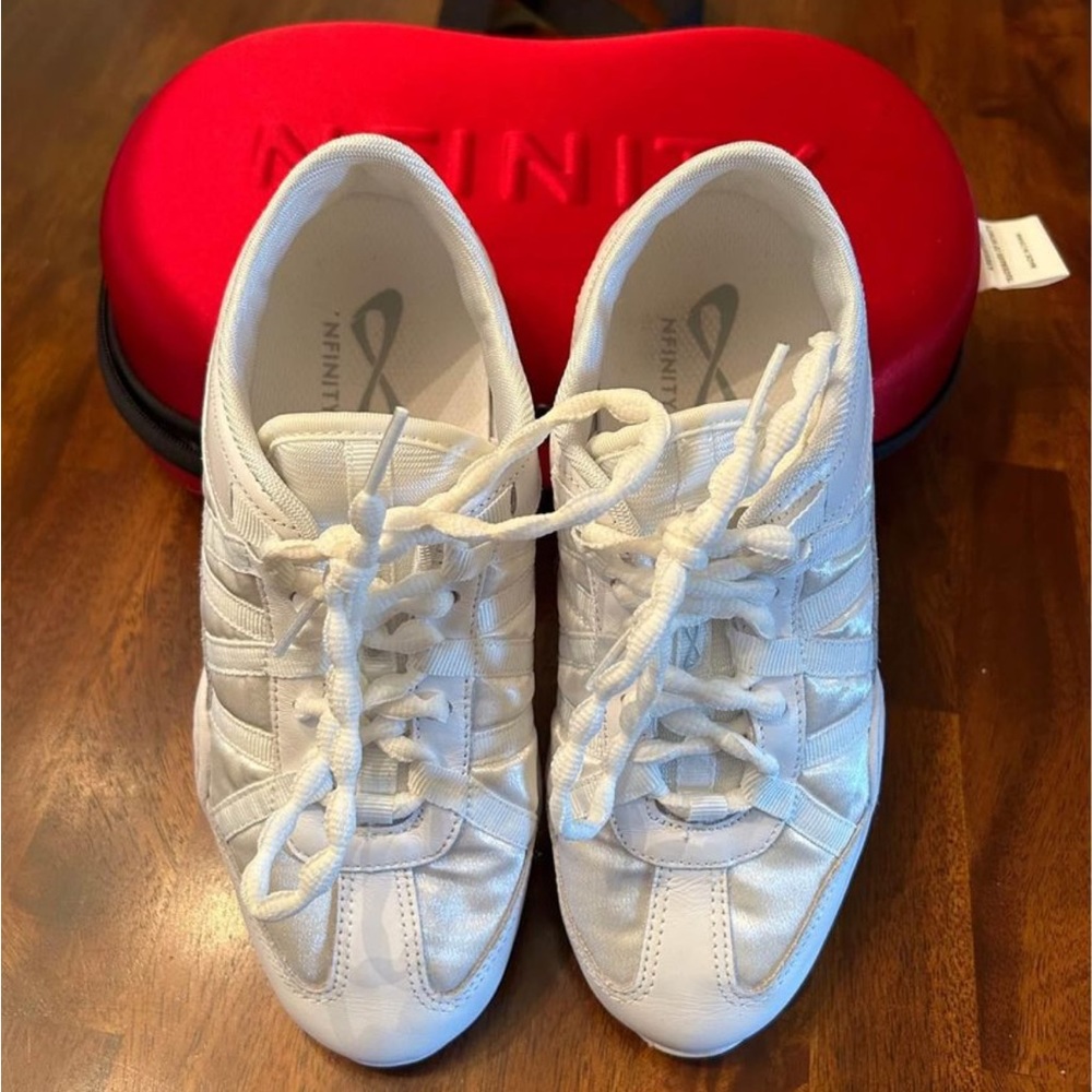 Nfinity evolution cheer shoe